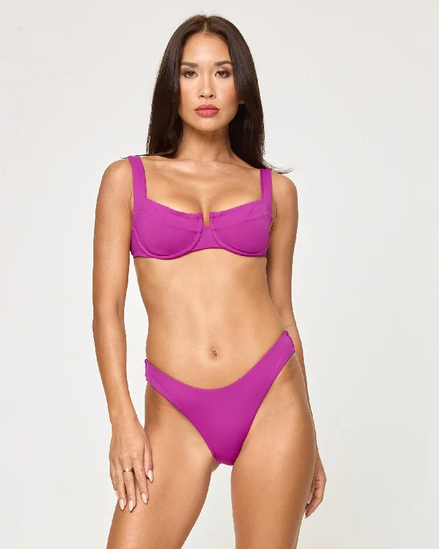 Striped women swimwear with a classic pattern for a timeless beach lookCoast To Coast Bikini Top - Wild Aster