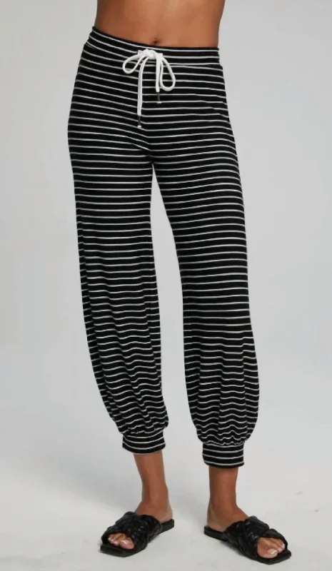 Weekend Jogger In Black/white Stripe