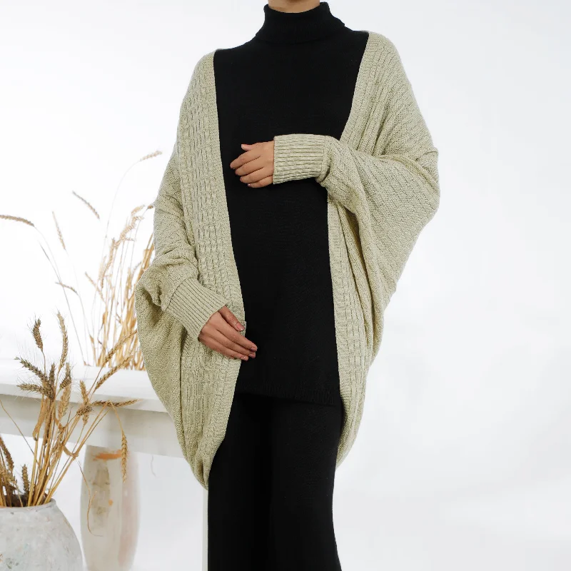 Turtleneck Women Sweater for a Classic and Elegant StyleBeige Sweaters Cord Set PW4876