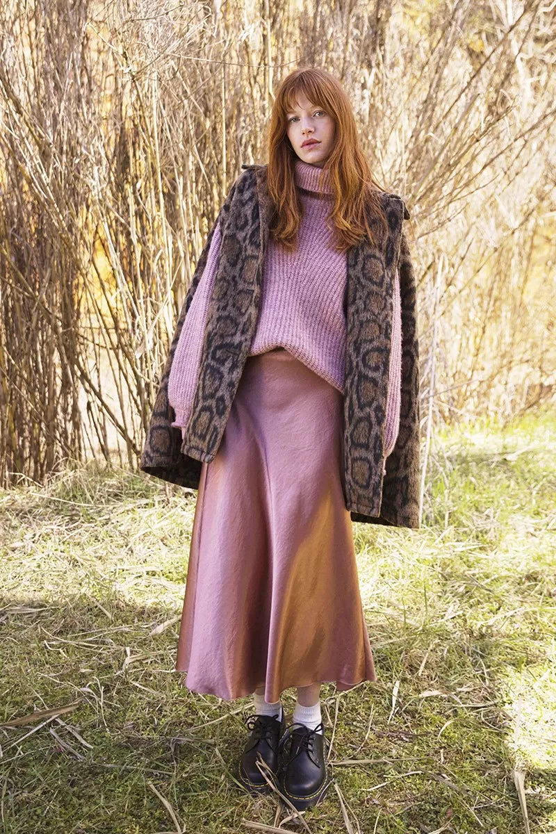 Cropped Women Sweater to Pair with High - Waisted BottomsMolly Bracken Pink Satin Skirt