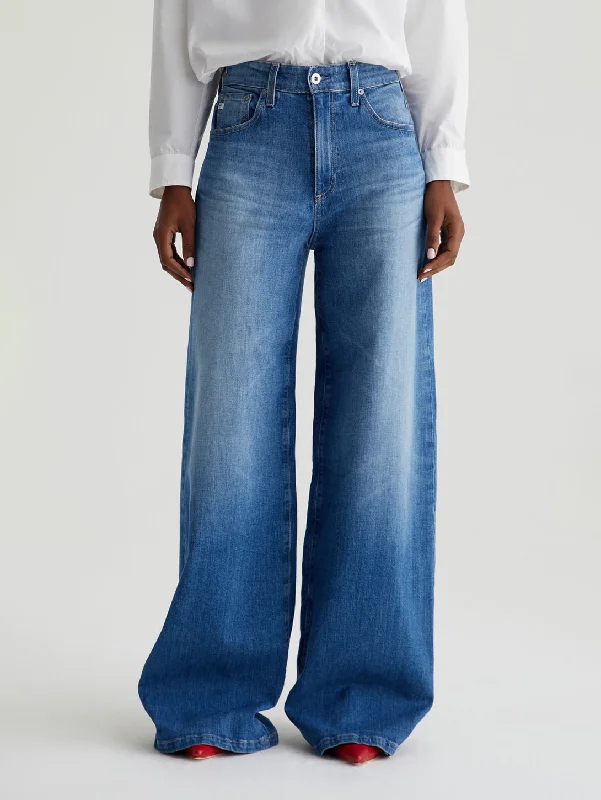 Mom jeans for a nostalgic and casual lookDeven Ultra High Rise Jean- Runway