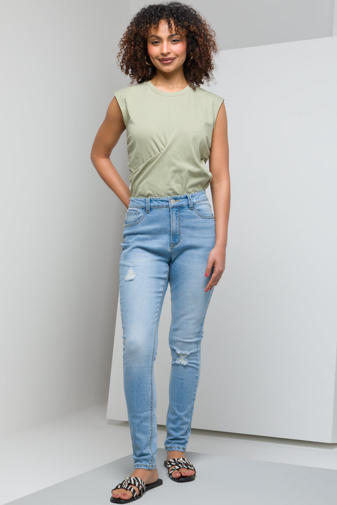 Straight - leg women jeans with a classic and timeless appealDistressed Skinny Jean Light Blue