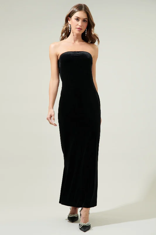 Long - Sleeve Women Dress in Velvet for a Luxurious Winter LookDynamite Velvet Strapless Maxi Dress