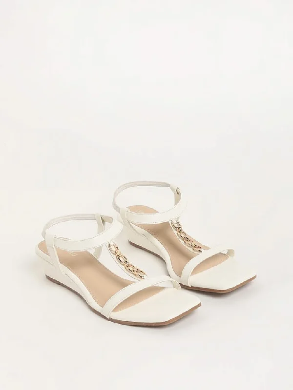 Belted Women Shorts to Enhance the WaistlineLUNA BLU White Strappy Sandals