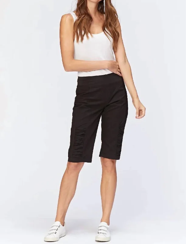 Jeanette Women Shorts with a Soft and Comfortable FeelTatem Bermudas In Black