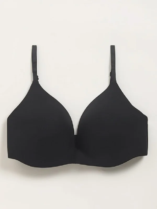 High - Waisted Women Shorts for a Retro and Flattering LookWunderlove Black Push-Up Bra